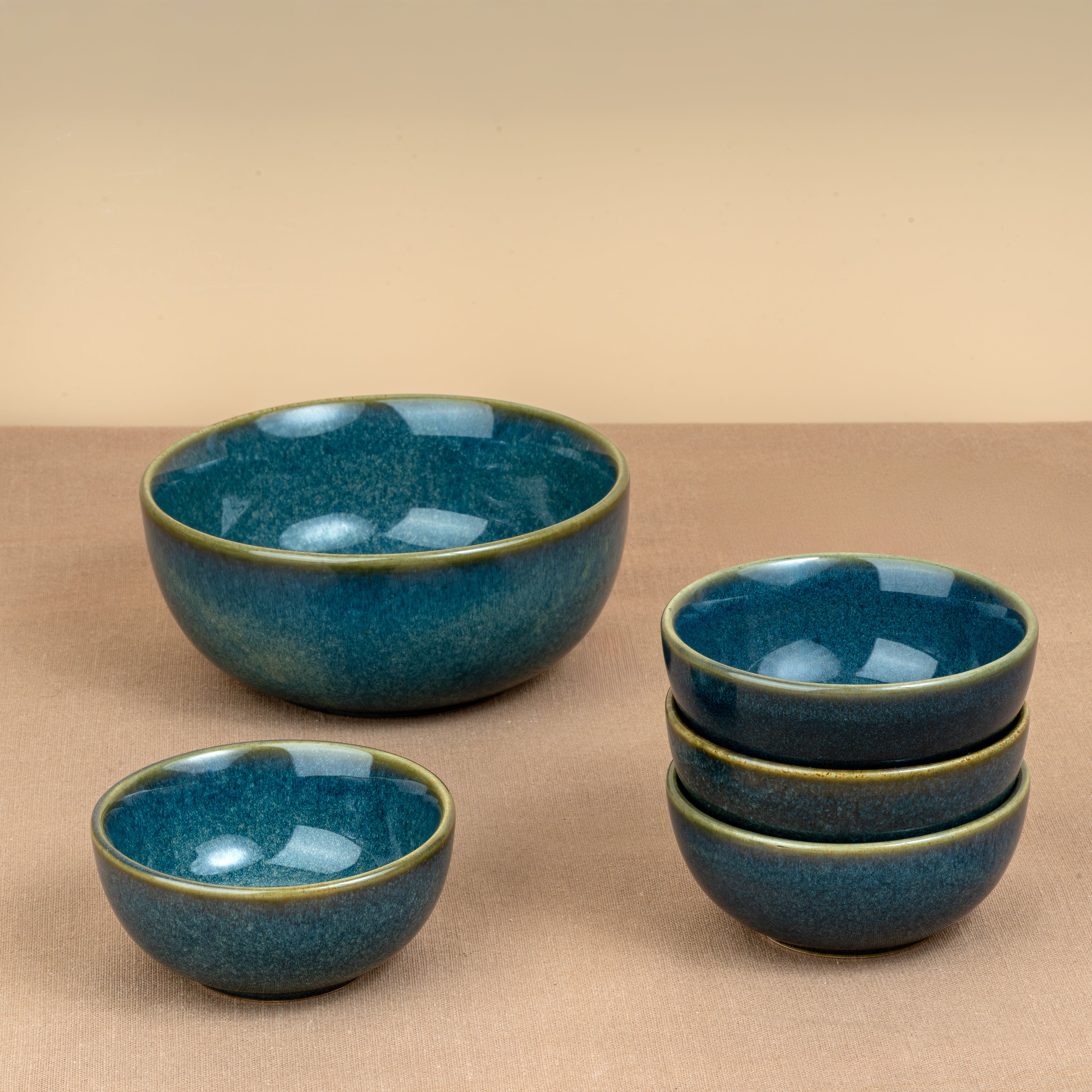 Midnight Tide – Ceramic Serving Set (1 Serving Bowl + 4 Small Bowls)