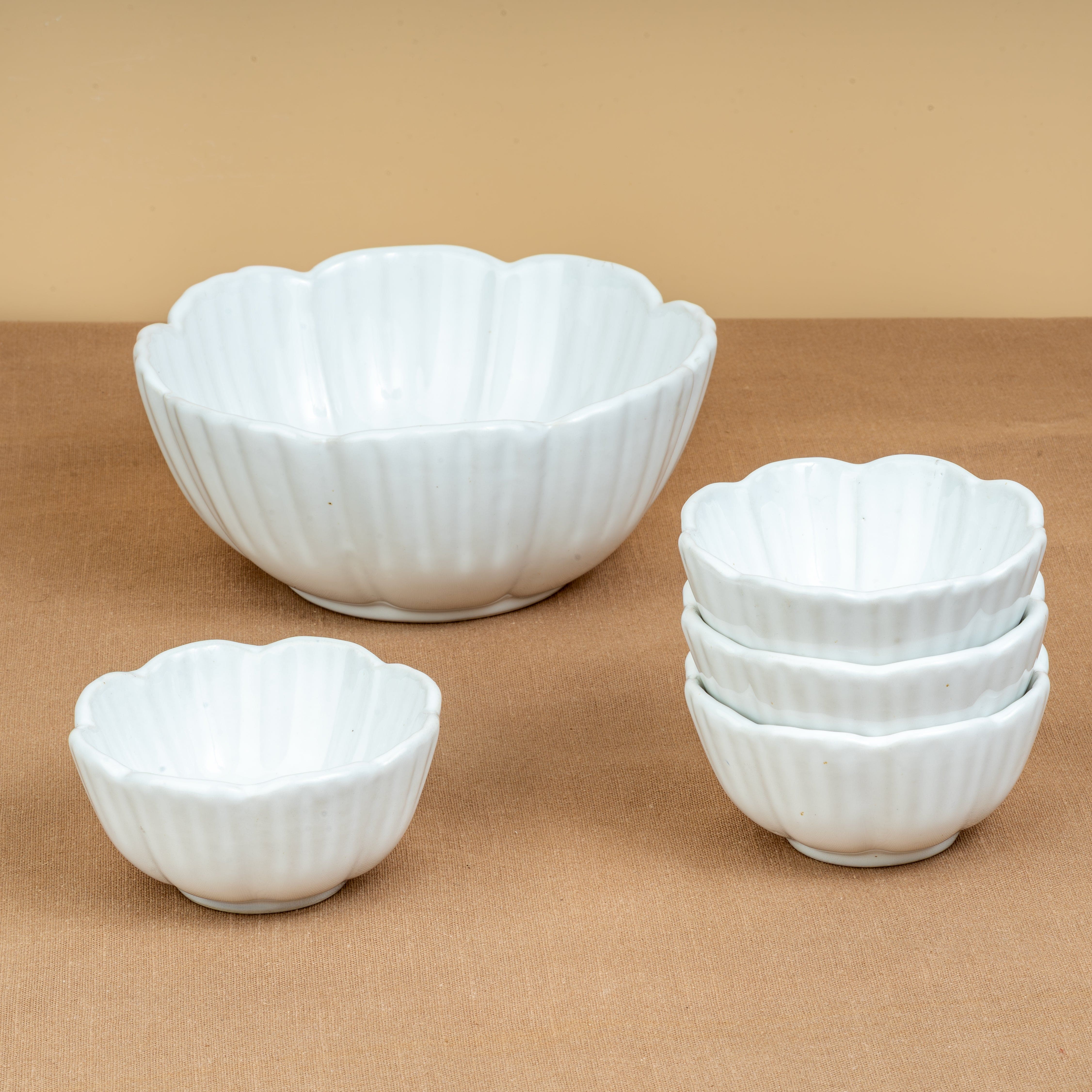 Bloom – Ceramic Serving Set (1 Serving Bowl + 4 Small Bowls)