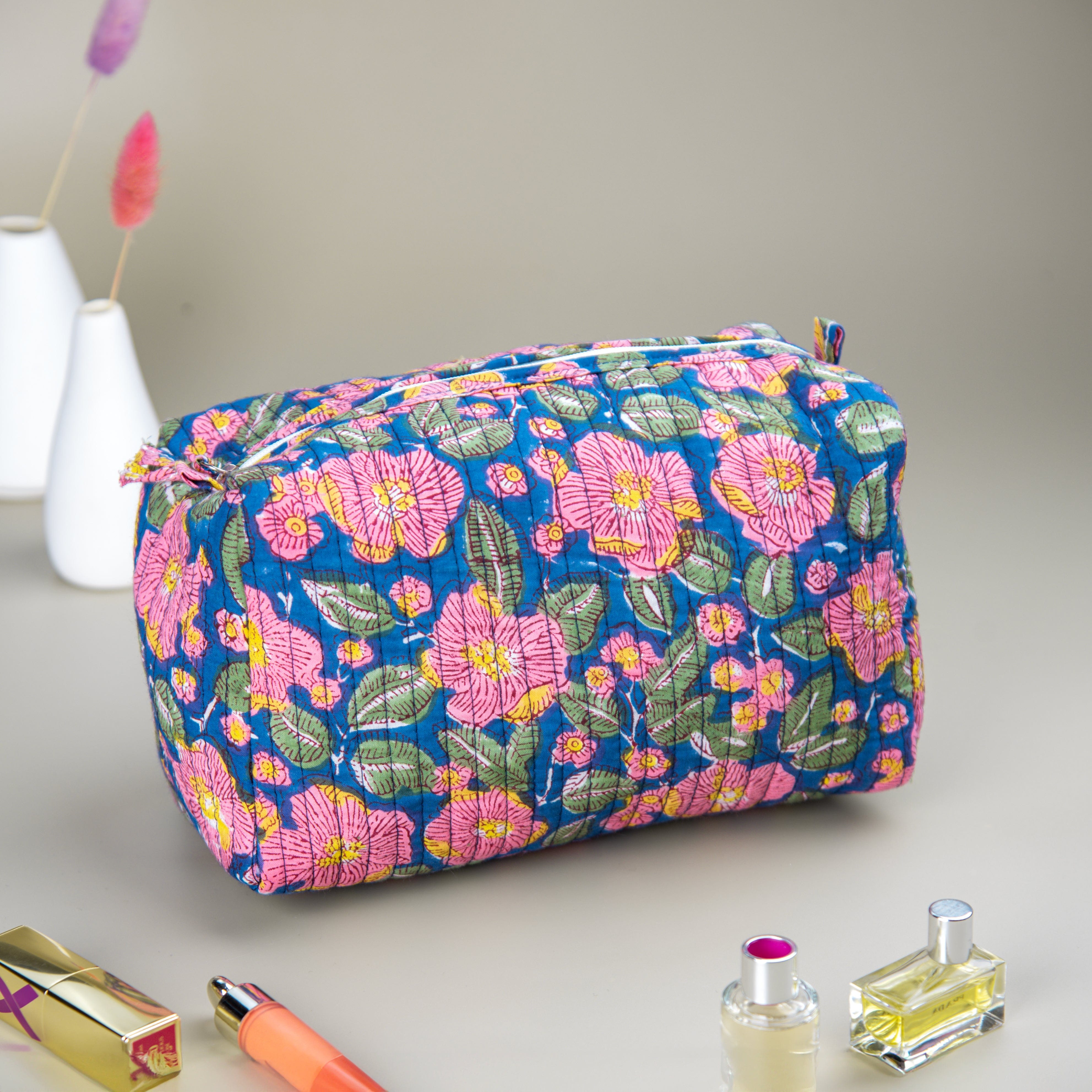 Bags "Garden Paradise" Block Printed Quilted Toiletry Pouch – Medium artmansha