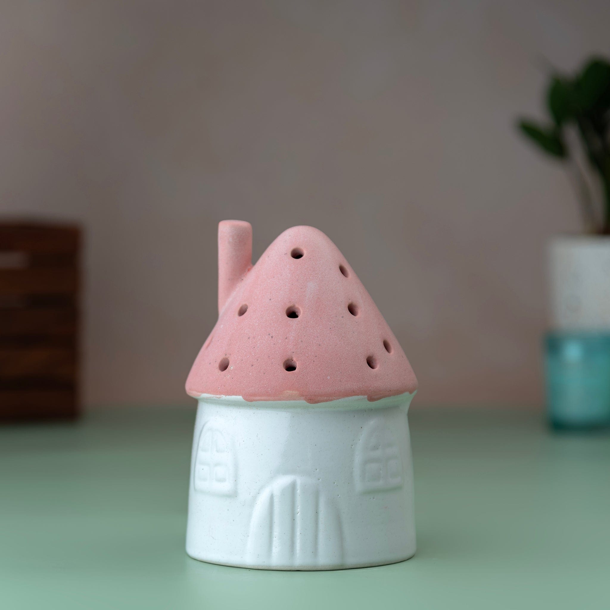 Decor Pink Cottage Ceramic Tealight Holder artmansha