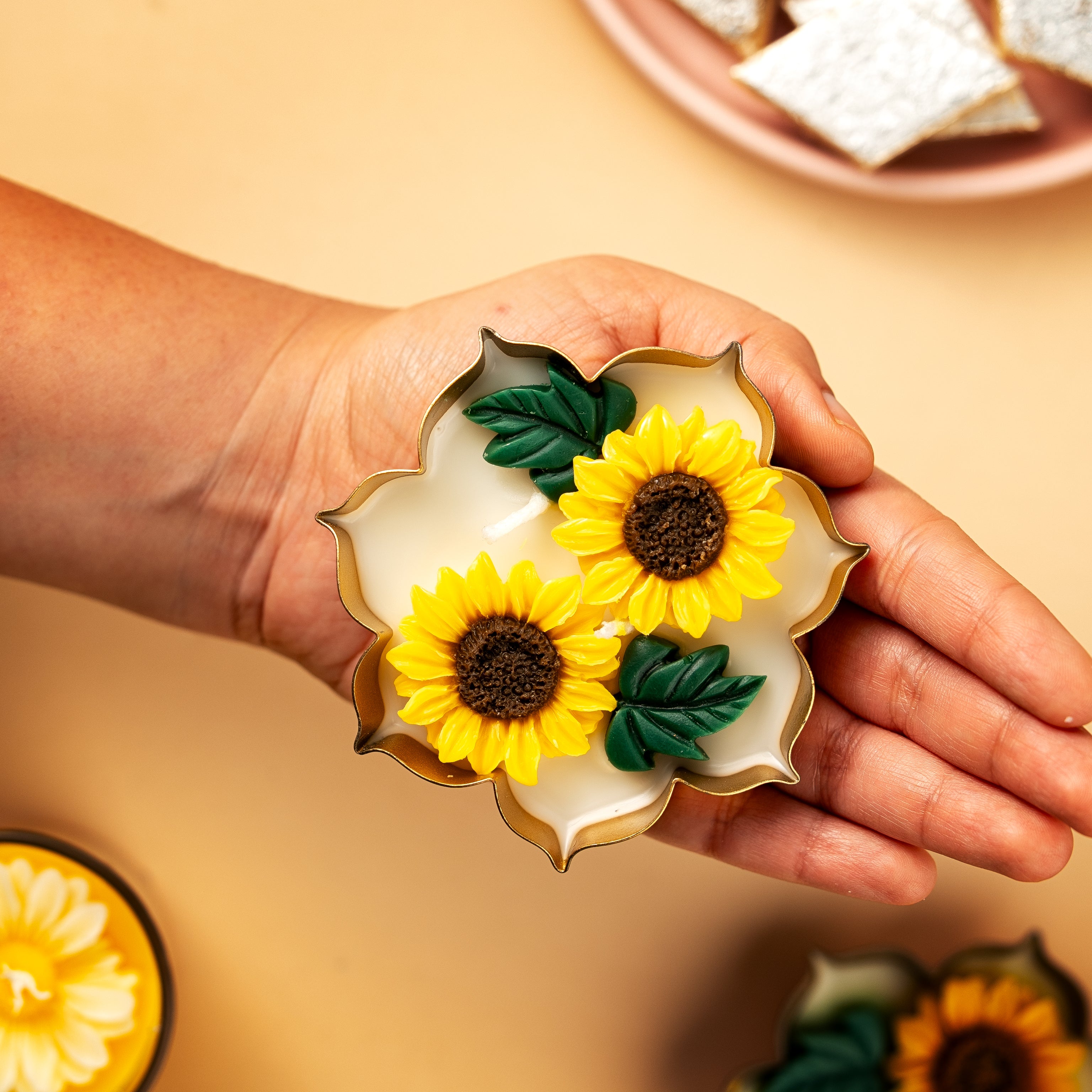 Sunflower Bloom Jasmine Scented Urli Candle – 3.5 Inch