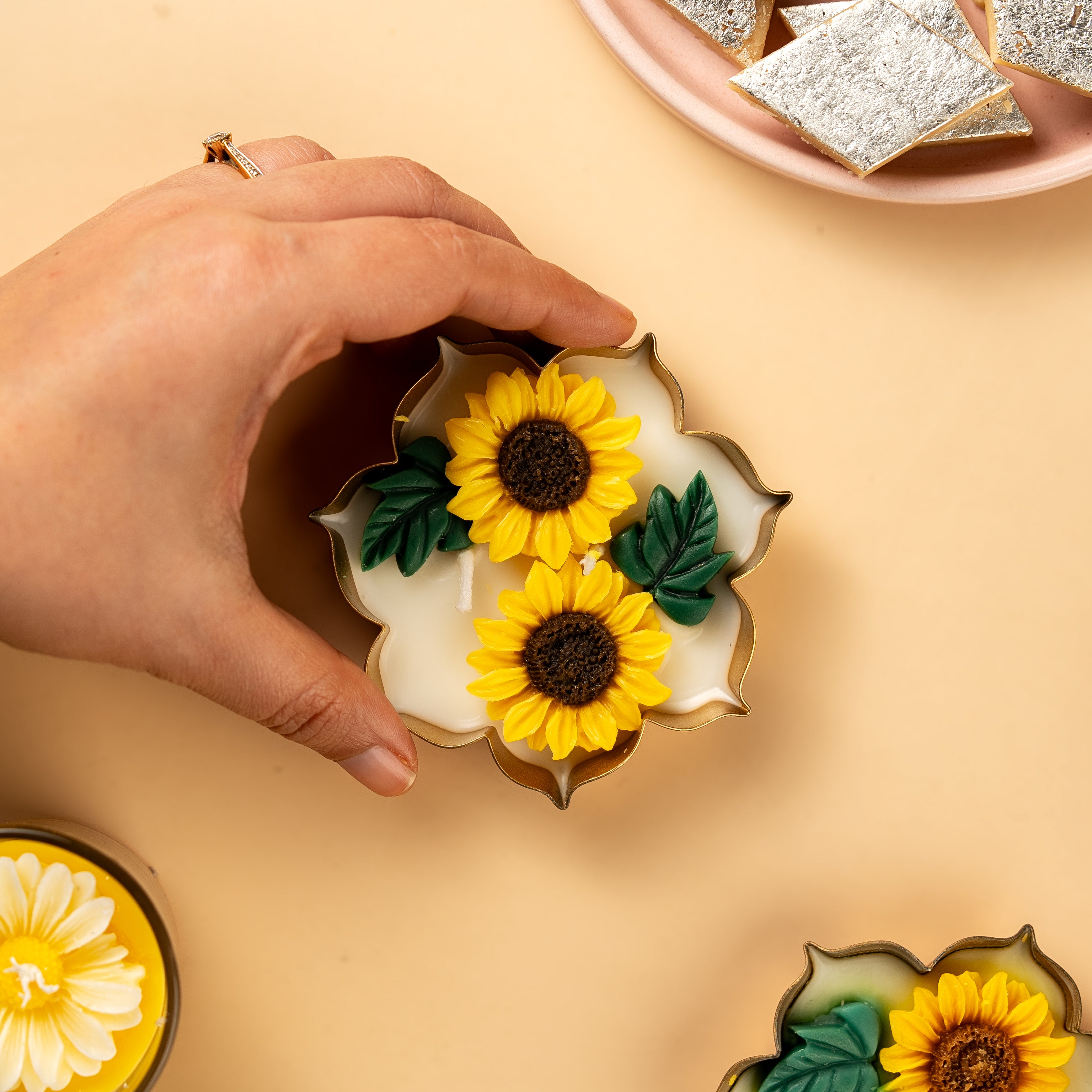 Sunflower Bloom Jasmine Scented Urli Candle – 3.5 Inch