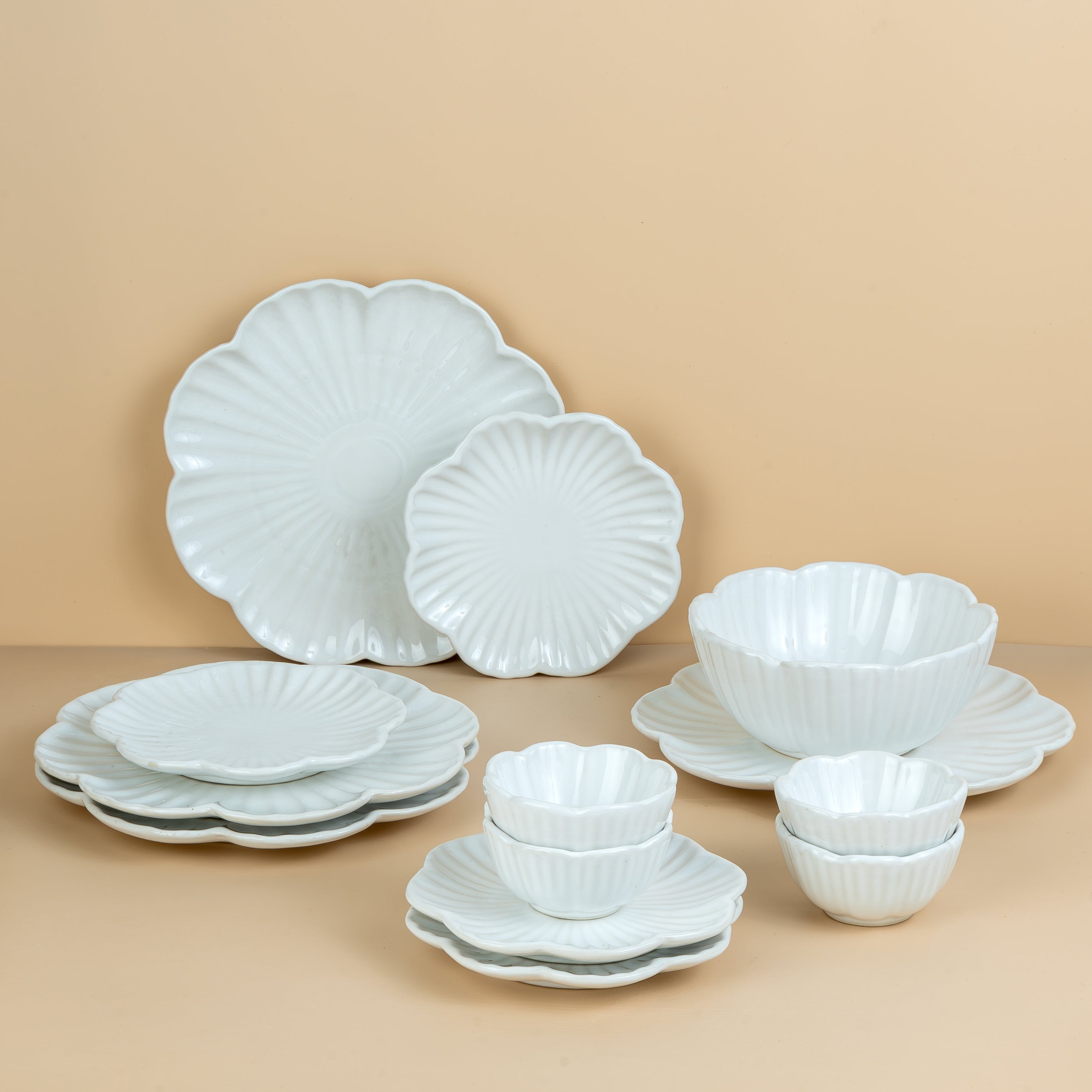 Bloom – 14-Piece Ceramic Dinner Set for 4